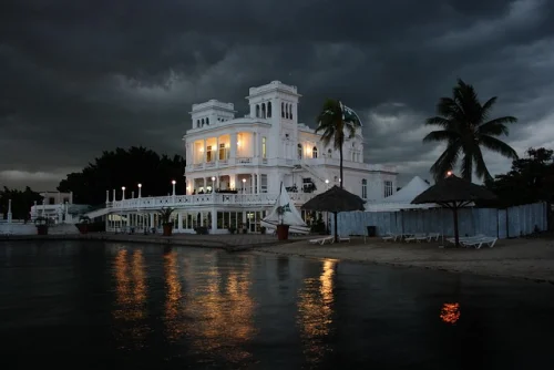 Touriste canadien profitant de la plage à La Havane, Cuba