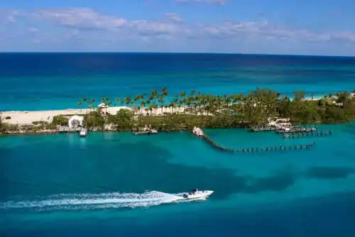 Turista che entra alle Bahamas con passaporto e visto