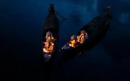 Туристы исследуют древние храмы во Вьетнаме с долгосрочной eVisa